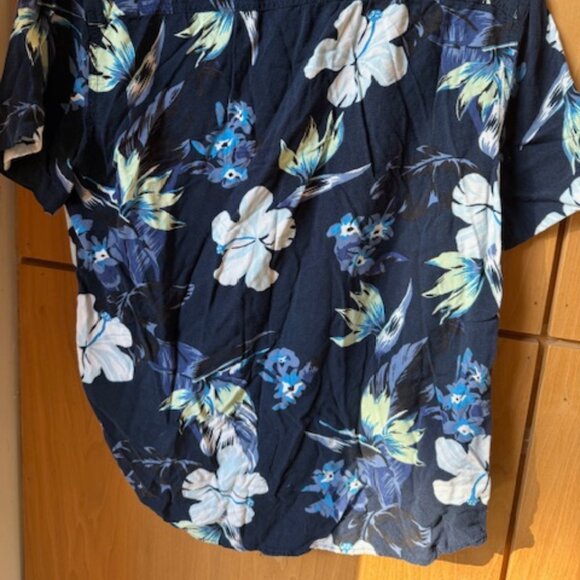 Pre-Loved Hollister Blue Hawaiian Short Sleeve Shirt - Size S - Picture 5 of 5